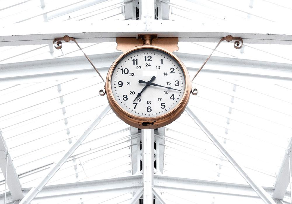 Make a Statement with a Clock – Decor Dramatic
